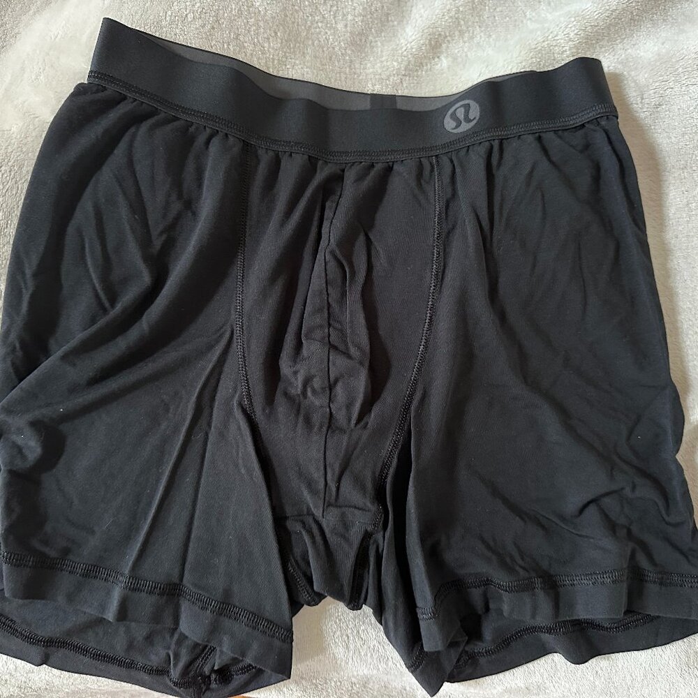 lululemon Always in Motion Boxer 5" - Size Medium
